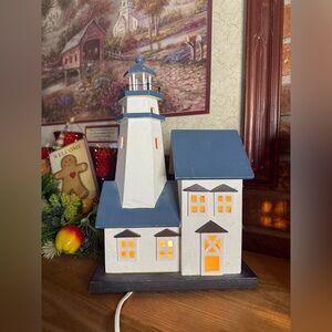 Vintage 1992 Charming Wooden Lighthouse Table Lamp